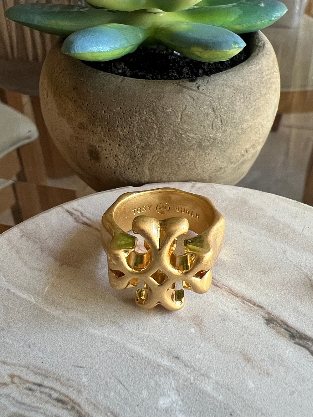 Tory Burch Roxanne Hammered Gold-Tone Ring. Size 8